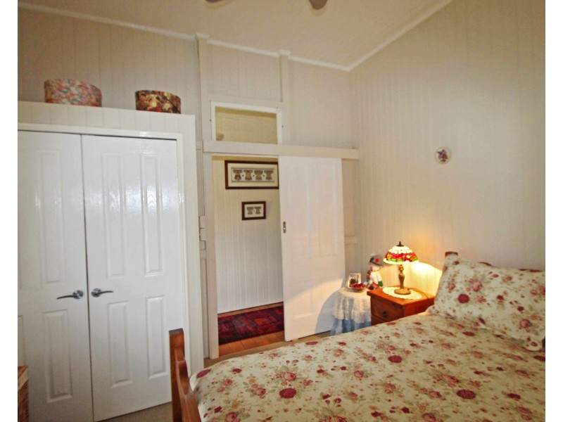 18 Cecil St, Warwick QLD 4370