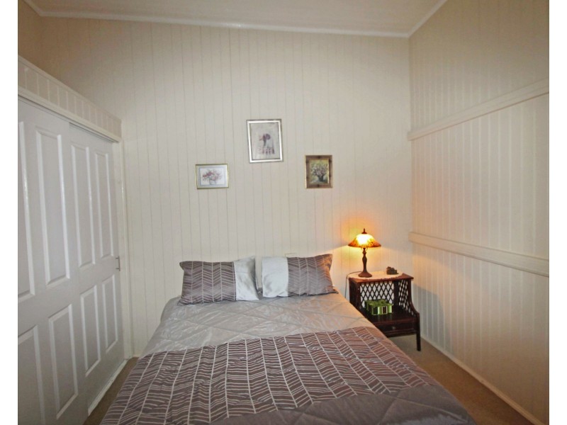 18 Cecil St, Warwick QLD 4370