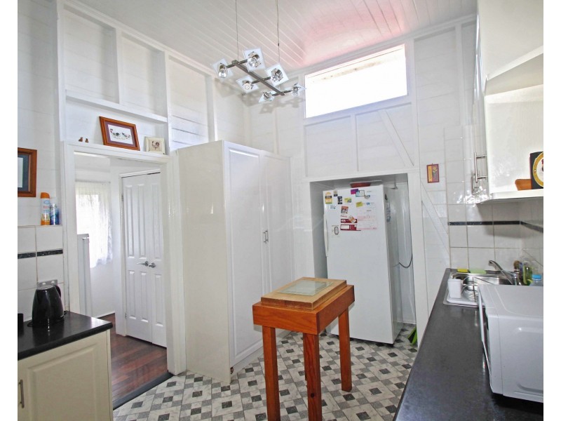 18 Cecil St, Warwick QLD 4370