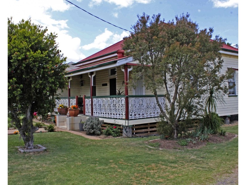 18 Cecil St, Warwick QLD 4370