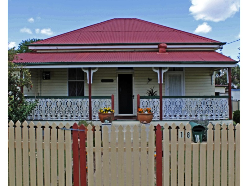 18 Cecil St, Warwick QLD 4370