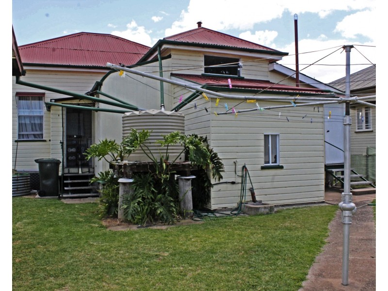 18 Cecil St, Warwick QLD 4370