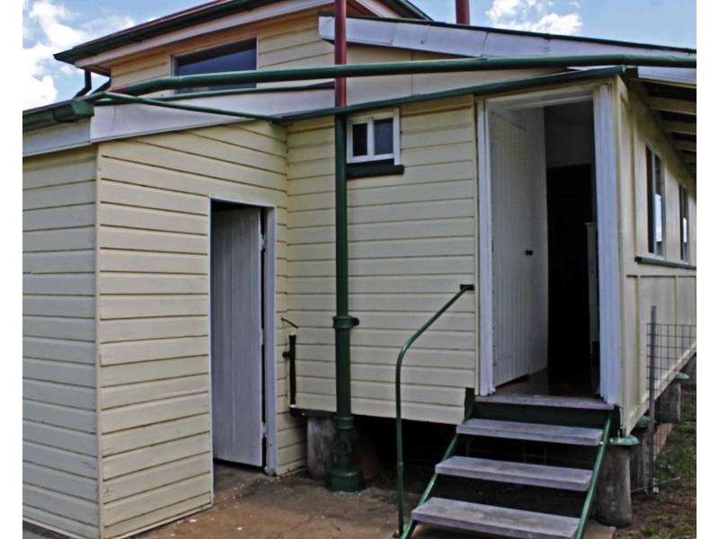 18 Cecil St, Warwick QLD 4370