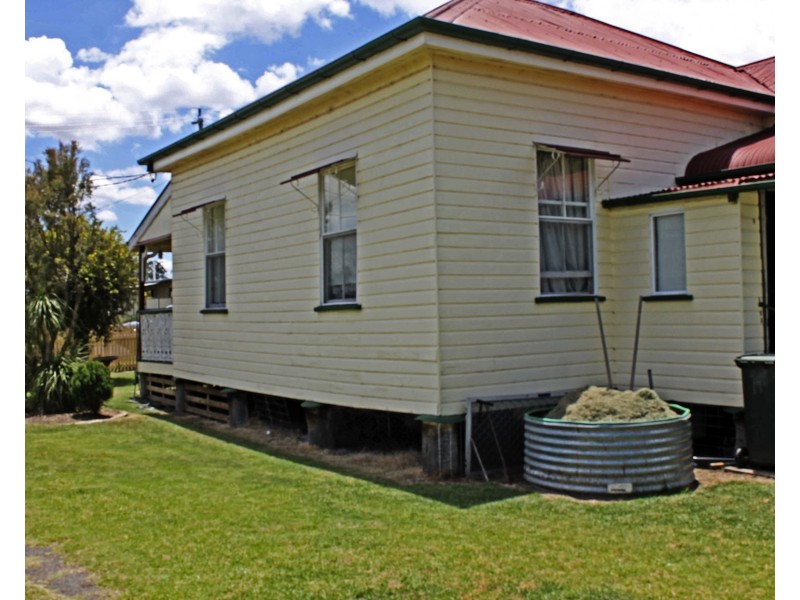 18 Cecil St, Warwick QLD 4370
