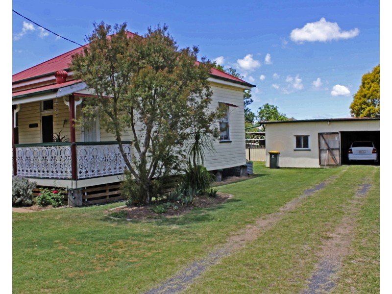 18 Cecil St, Warwick QLD 4370