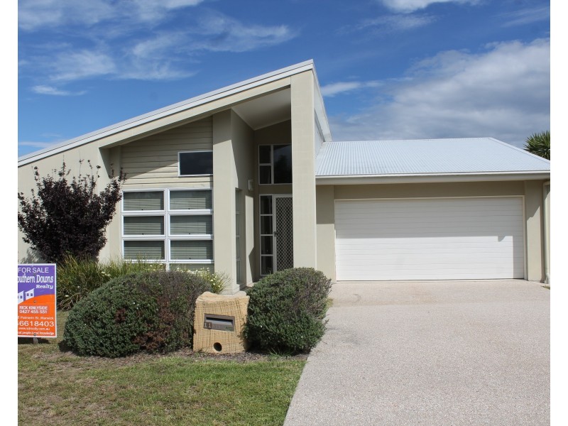 11 Floribunda Ave, Warwick QLD 4370