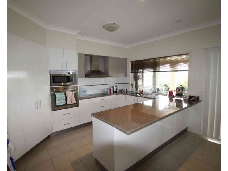 11 Floribunda Ave, Warwick QLD 4370