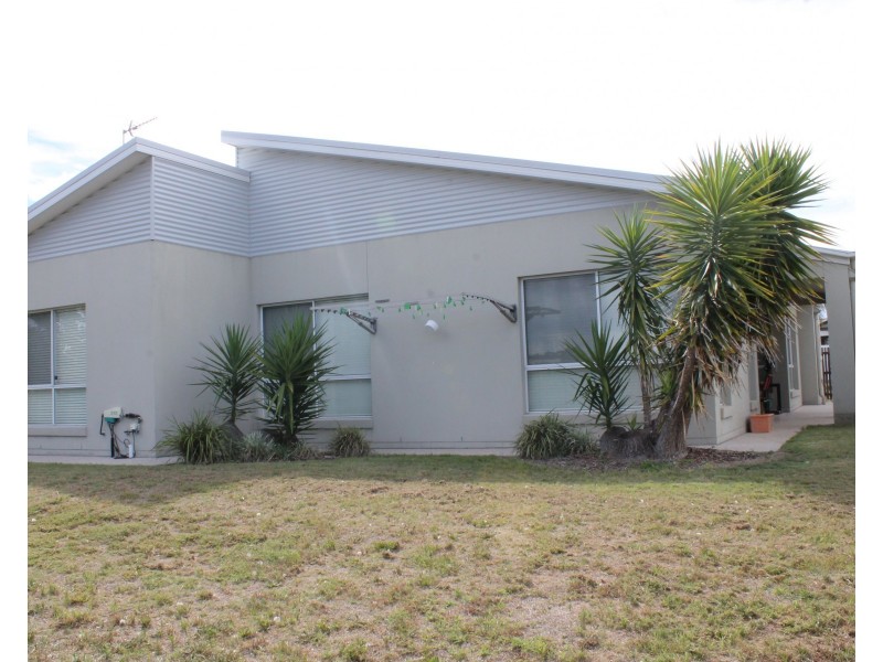 11 Floribunda Ave, Warwick QLD 4370