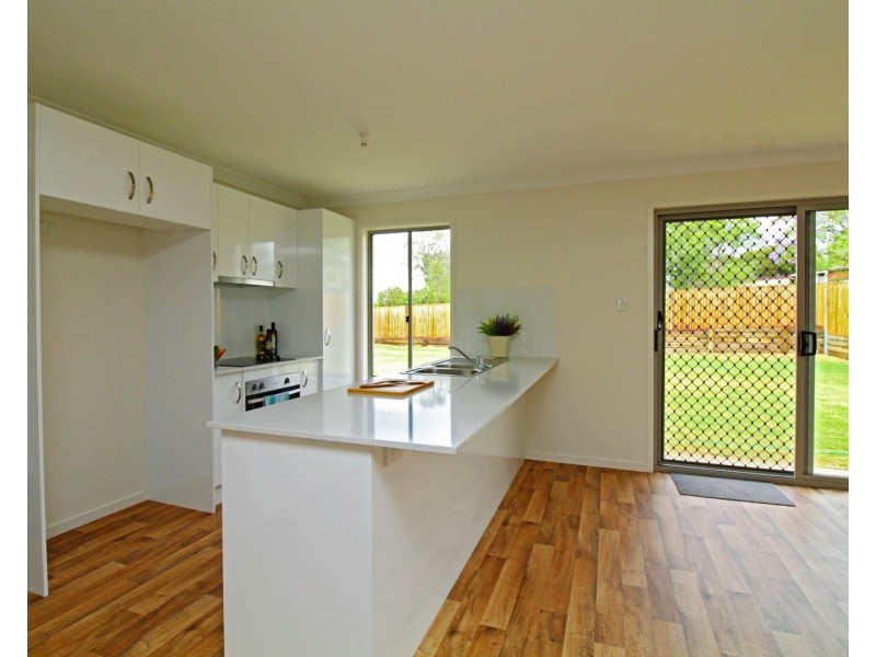 2C Wallace St, Warwick QLD 4370