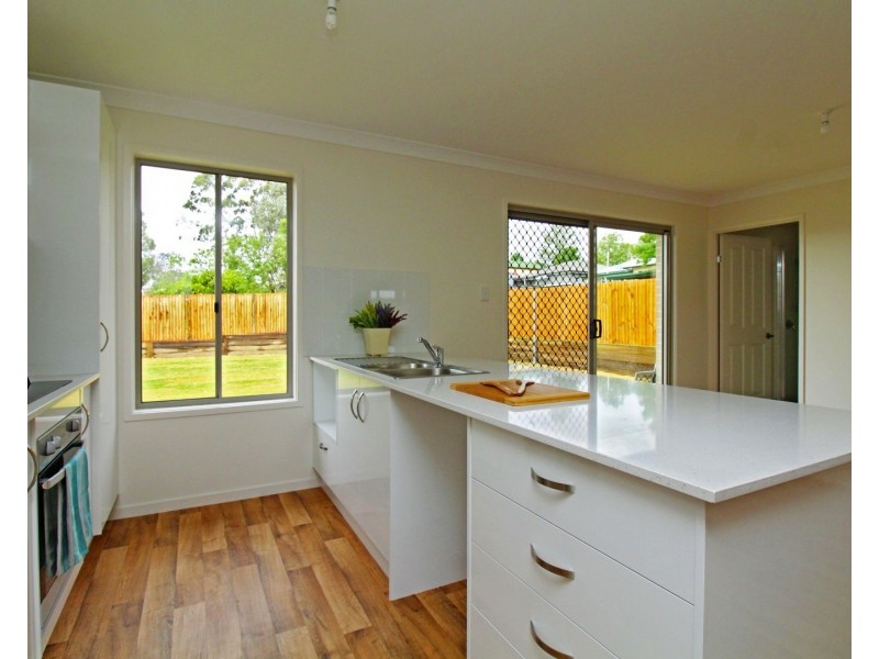 2C Wallace St, Warwick QLD 4370