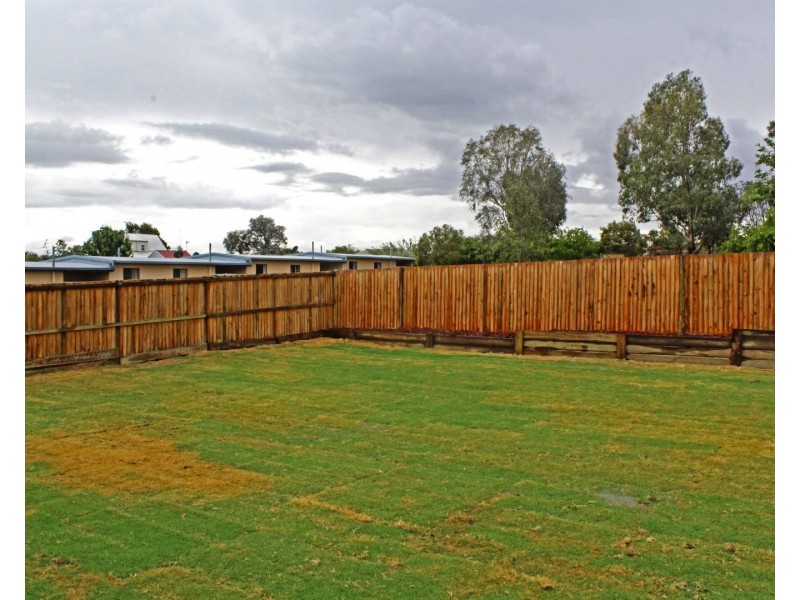 2C Wallace St, Warwick QLD 4370