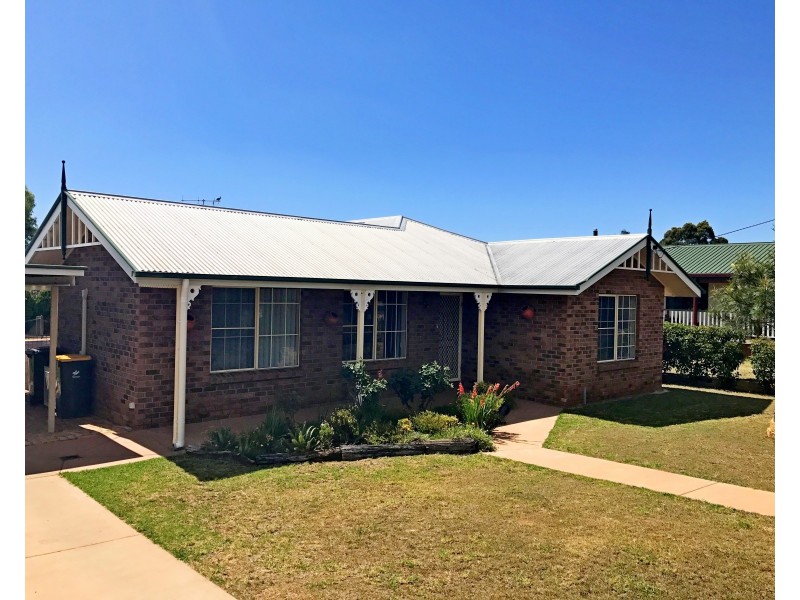 24 Ross Street, Warwick QLD 4370