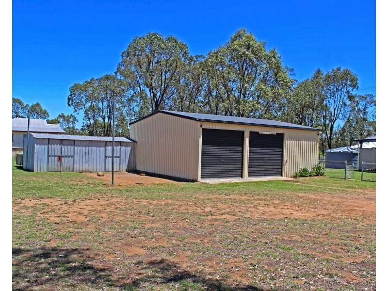 26 Allora St, Hendon QLD 4362