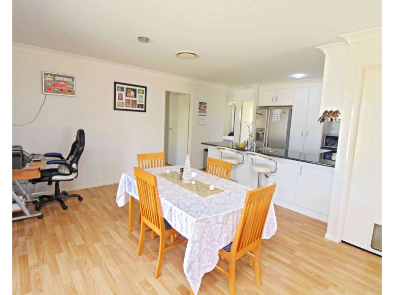 26 Allora St, Hendon QLD 4362