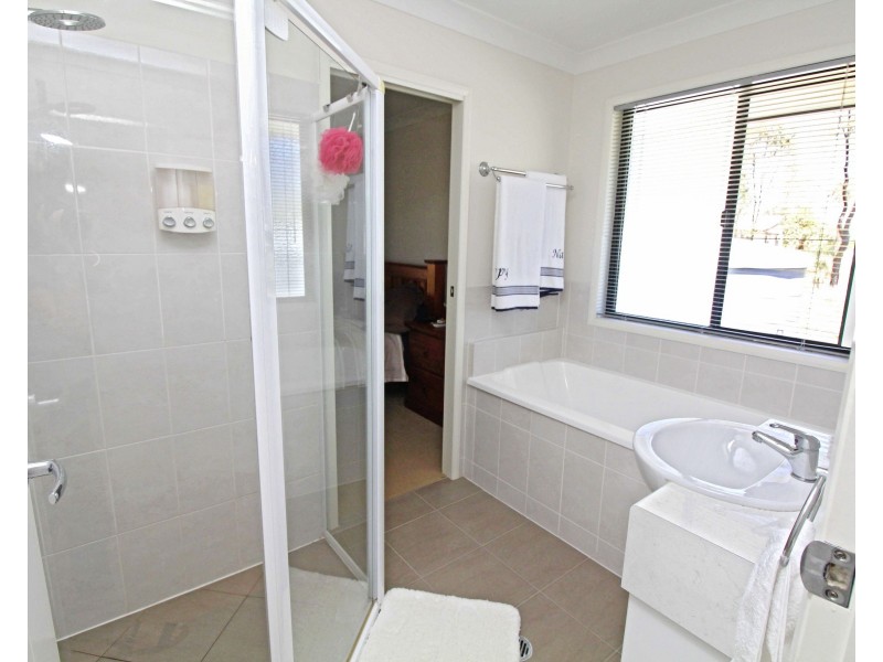 26 Allora St, Hendon QLD 4362