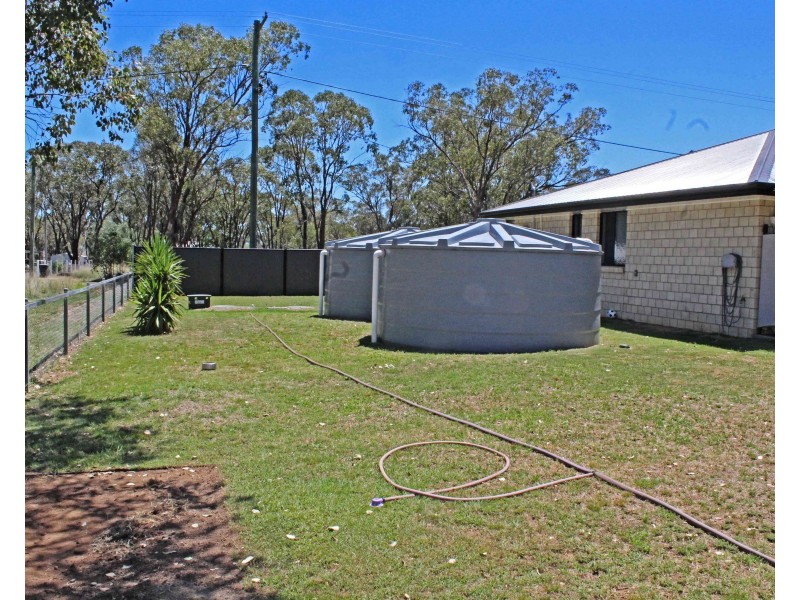 26 Allora St, Hendon QLD 4362