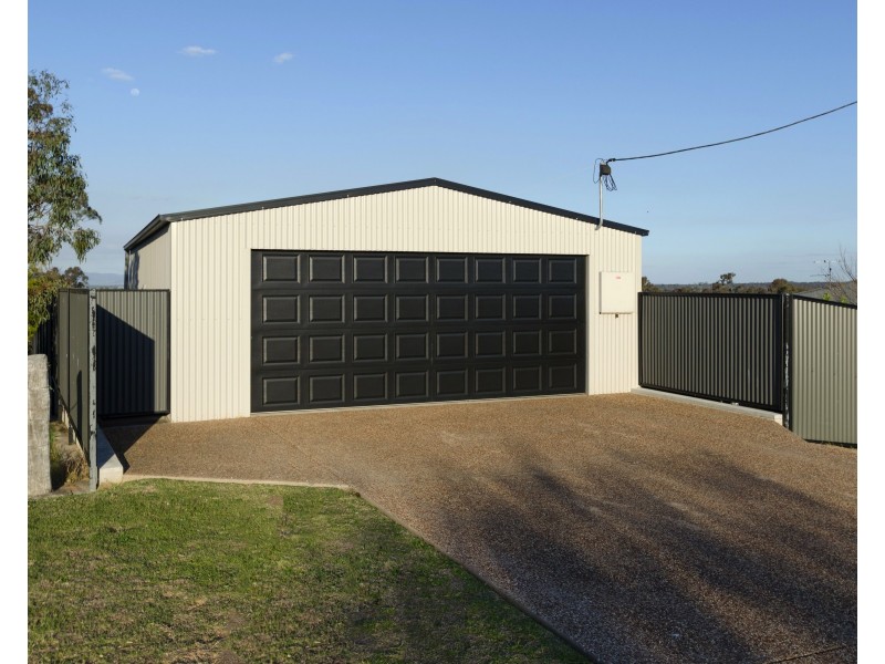 2 Daniel Dr, Warwick QLD 4370