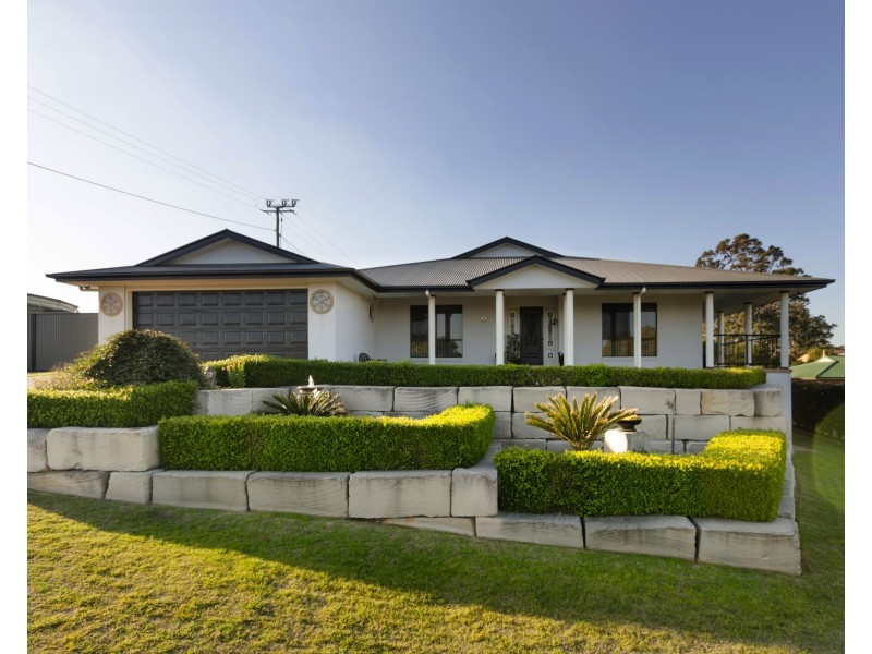 2 Daniel Dr, Warwick QLD 4370