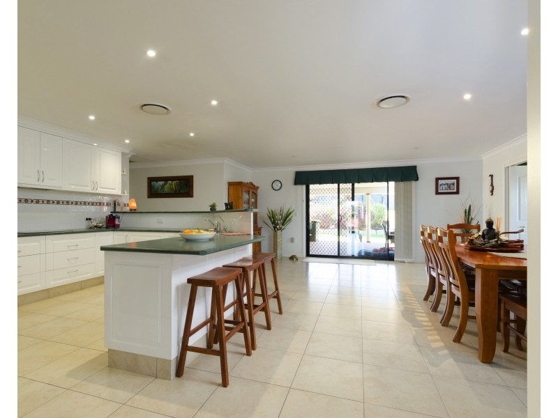 2 Daniel Dr, Warwick QLD 4370