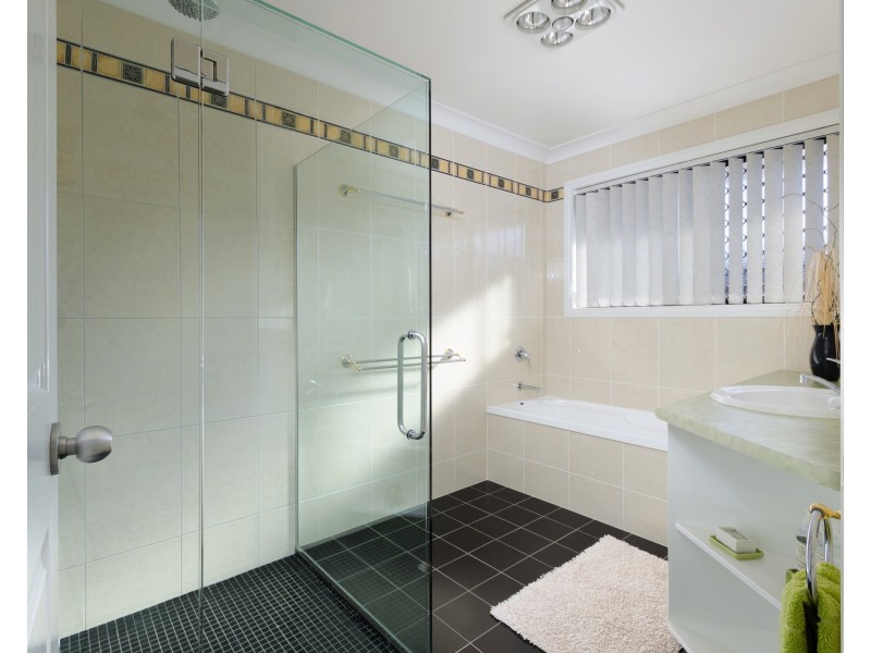 2 Daniel Dr, Warwick QLD 4370