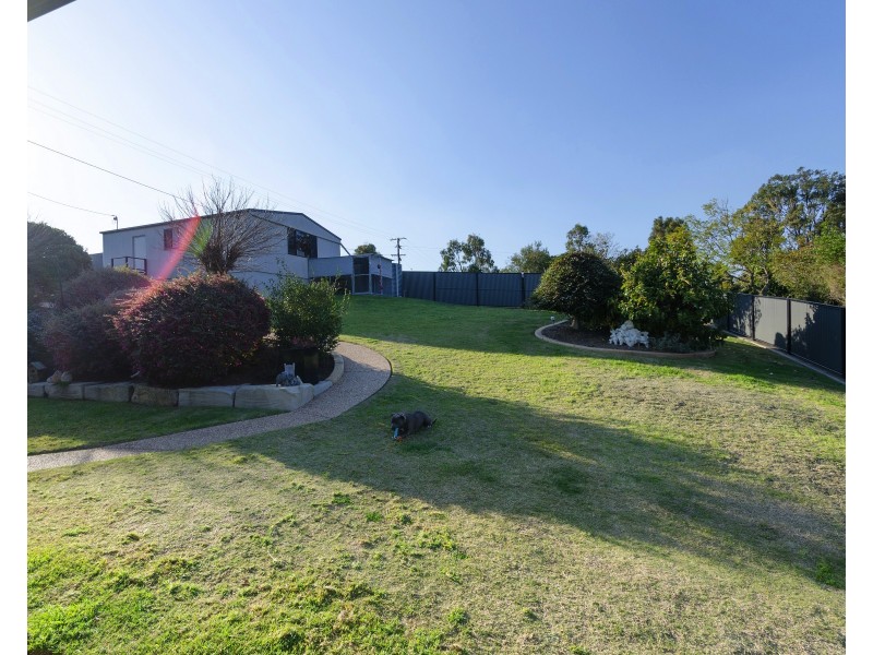 2 Daniel Dr, Warwick QLD 4370