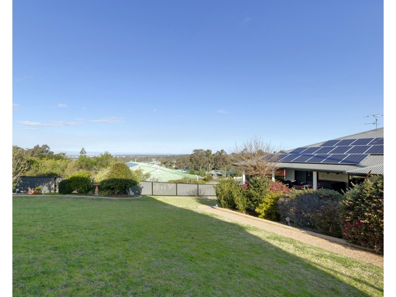 2 Daniel Dr, Warwick QLD 4370