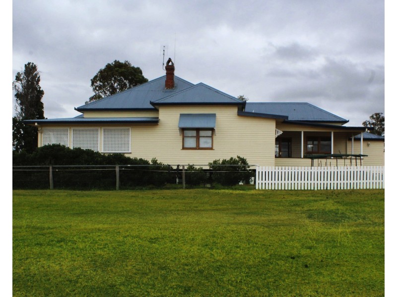 270 Black Soil Lane, Upper Wheatvale QLD 4370