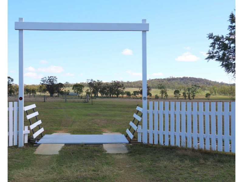 270 Black Soil Lane, Upper Wheatvale QLD 4370