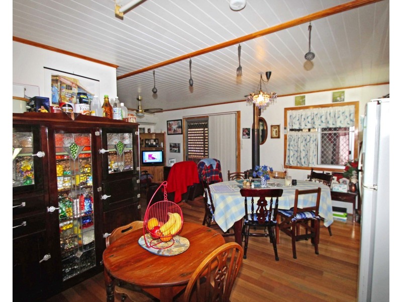 33 Lester St, Pratten QLD 4370