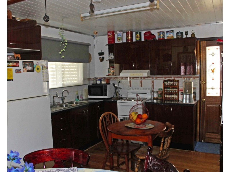 33 Lester St, Pratten QLD 4370