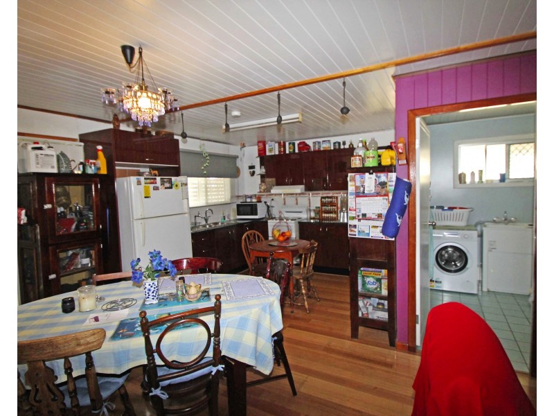 33 Lester St, Pratten QLD 4370