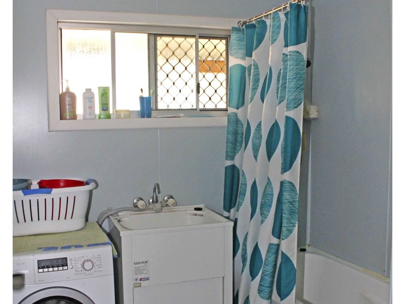 33 Lester St, Pratten QLD 4370