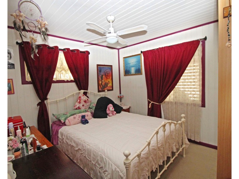 33 Lester St, Pratten QLD 4370