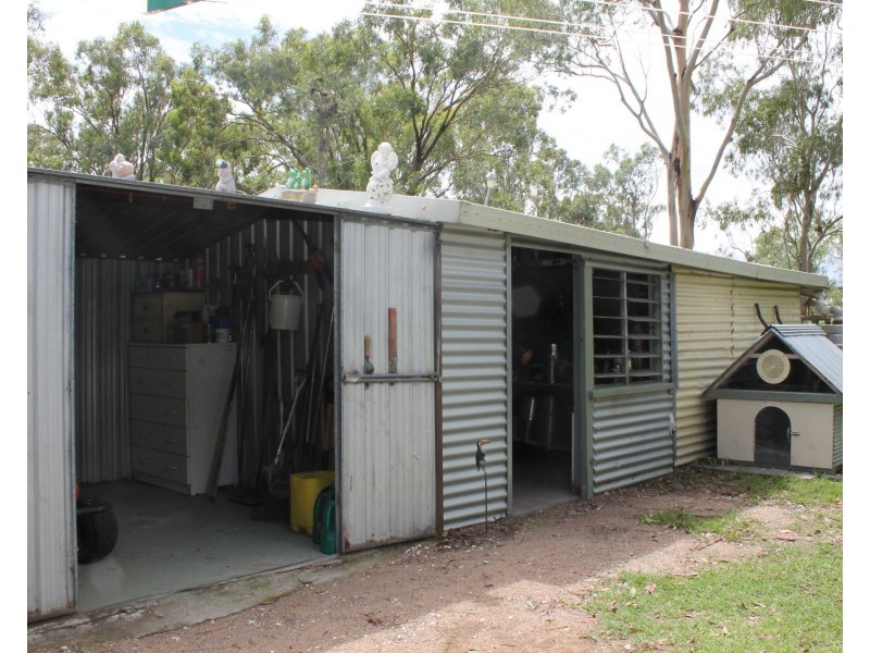 33 Lester St, Pratten QLD 4370