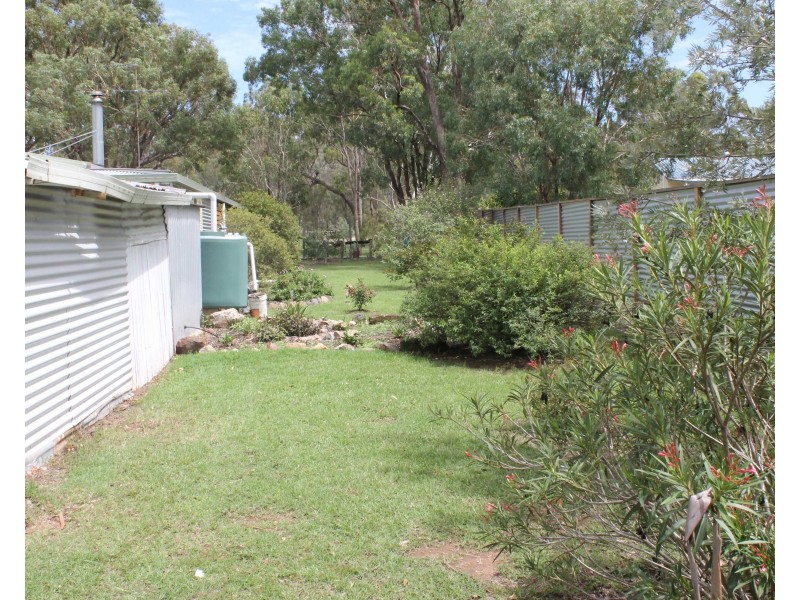 33 Lester St, Pratten QLD 4370