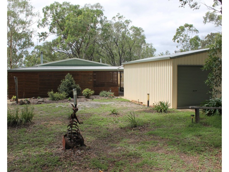 33 Lester St, Pratten QLD 4370