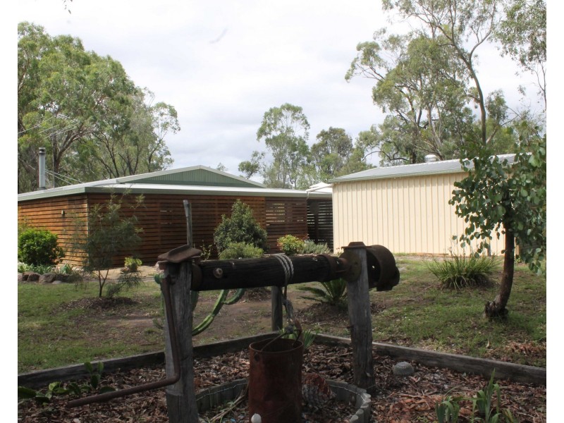 33 Lester St, Pratten QLD 4370