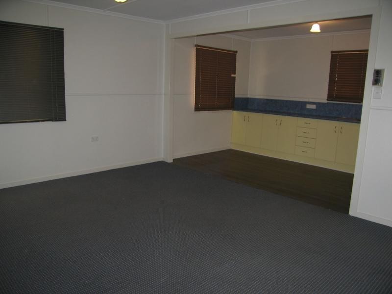 16 Racecourse Road, Emerald QLD 4720