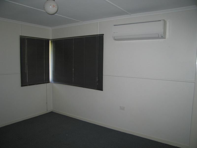 16 Racecourse Road, Emerald QLD 4720
