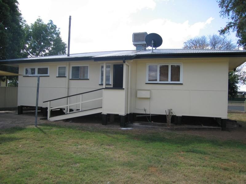 16 Racecourse Road, Emerald QLD 4720