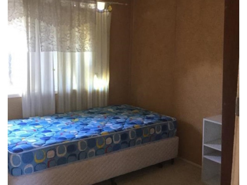 27 Arnold St, Blackwater QLD 4717