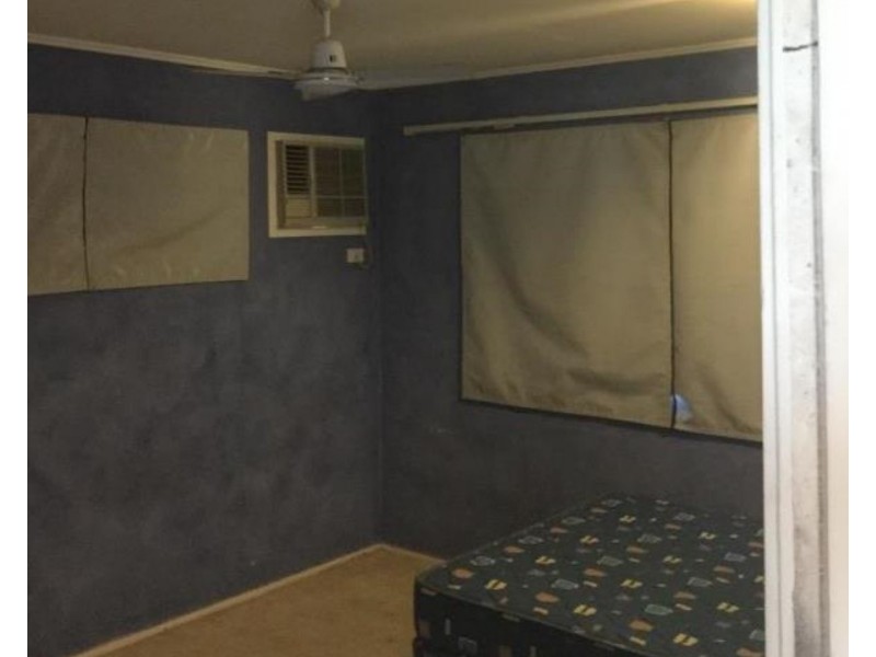 27 Arnold St, Blackwater QLD 4717