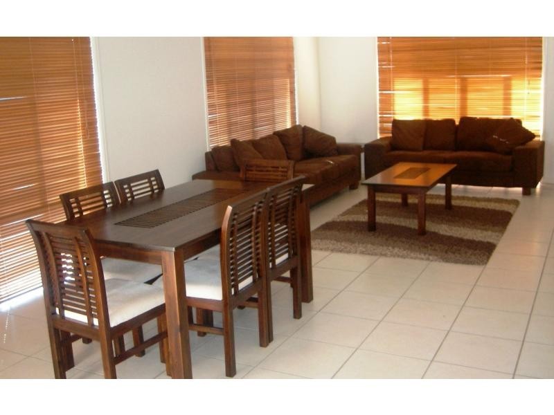 18 Mayfair Drive, Emerald QLD 4720