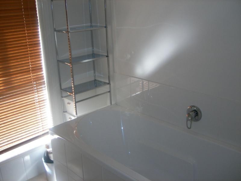 18 Mayfair Drive, Emerald QLD 4720