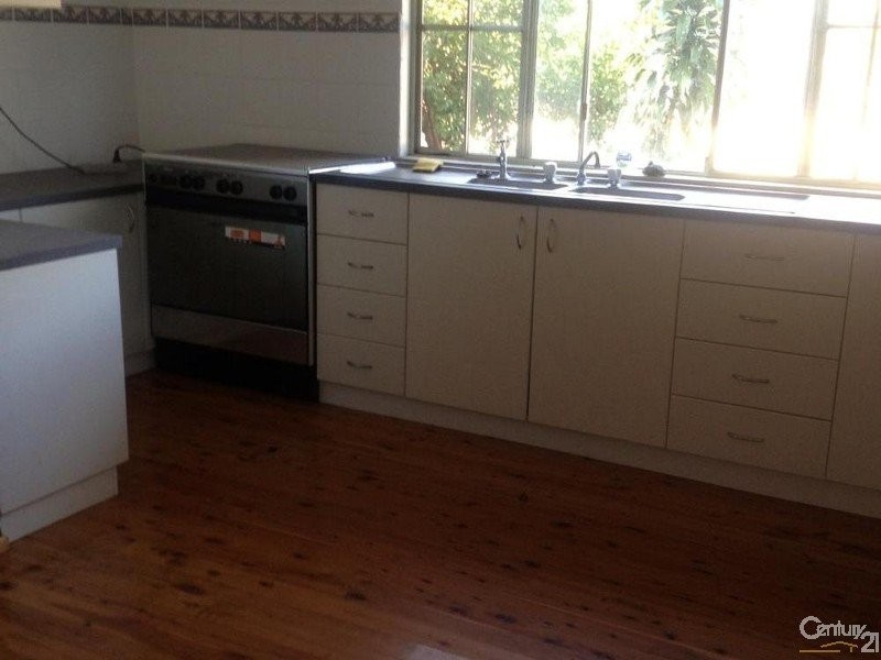 23 Rifle Range Road, Sapphire QLD 4702