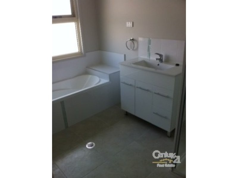 60 Gladstone Street, Emerald QLD 4720