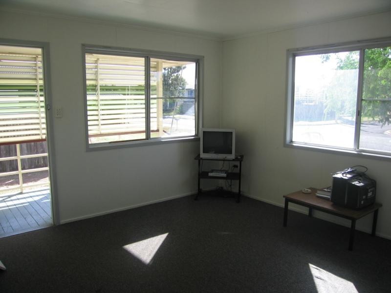 33 Wattle Street, Blackwater QLD 4717