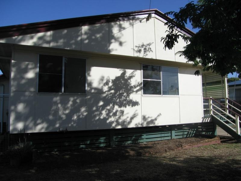 33 Wattle Street, Blackwater QLD 4717