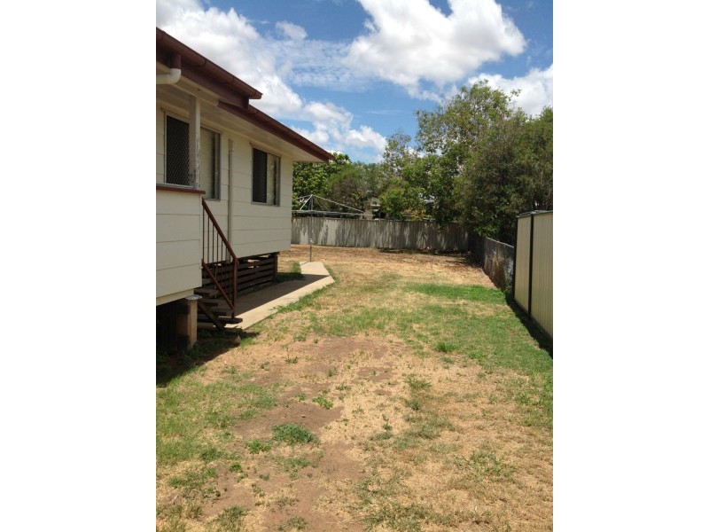 1 Bendee Crescent, Blackwater QLD 4717