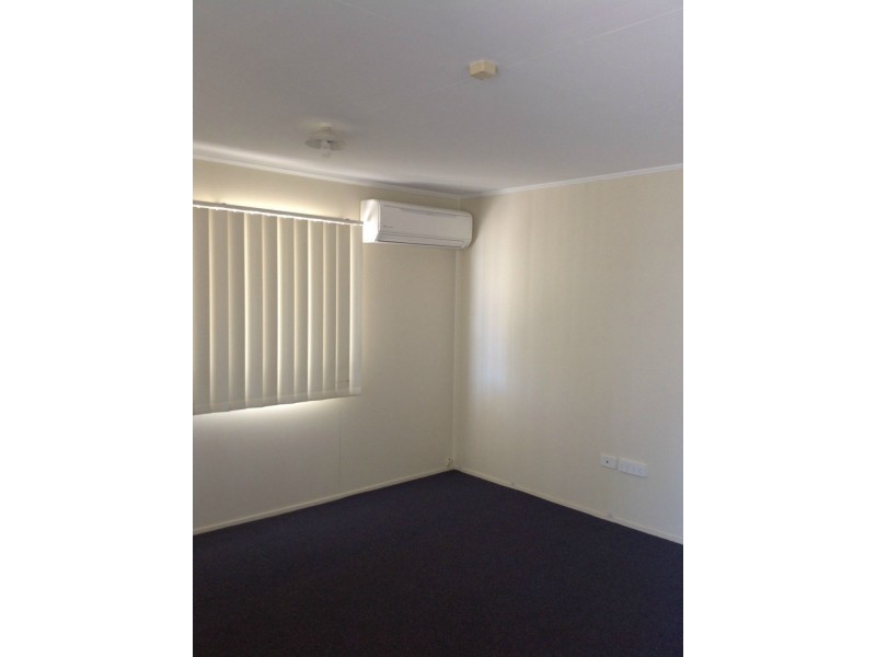 1 Bendee Crescent, Blackwater QLD 4717